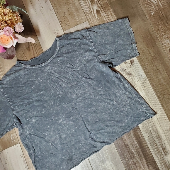 Caution to the Wind Distressed Gray Acid Wash Short Sleeve T-Shirt Size Medium - Picture 16 of 16